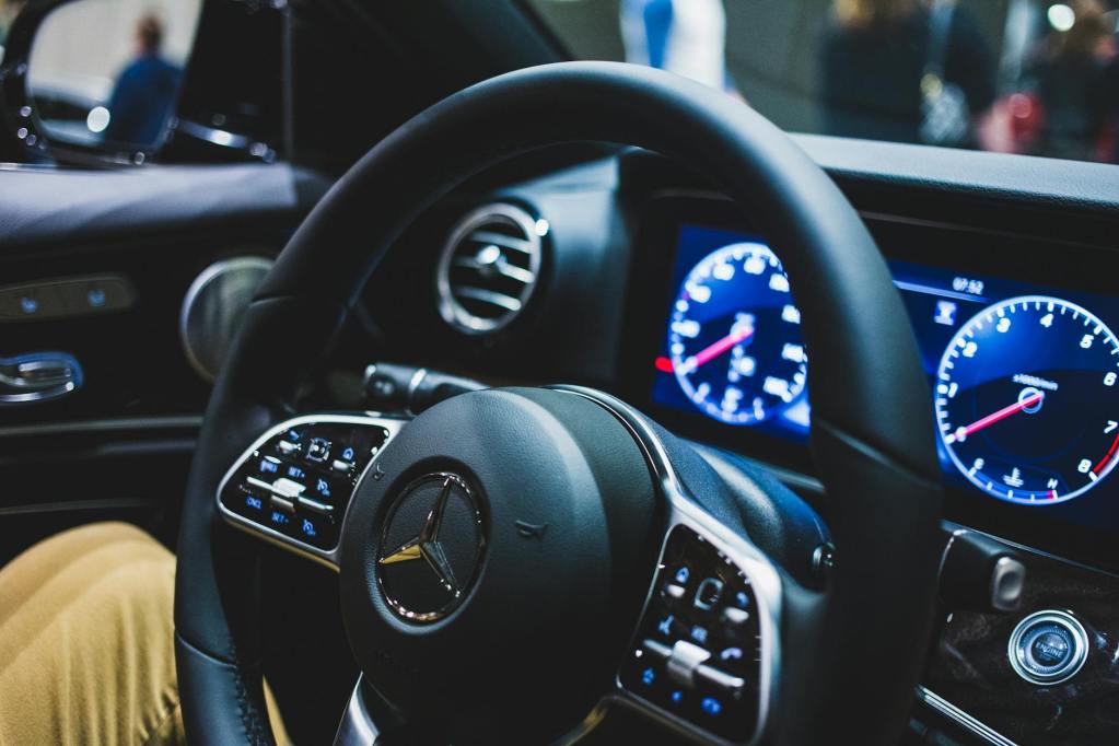 black mercedes benz steering wheel